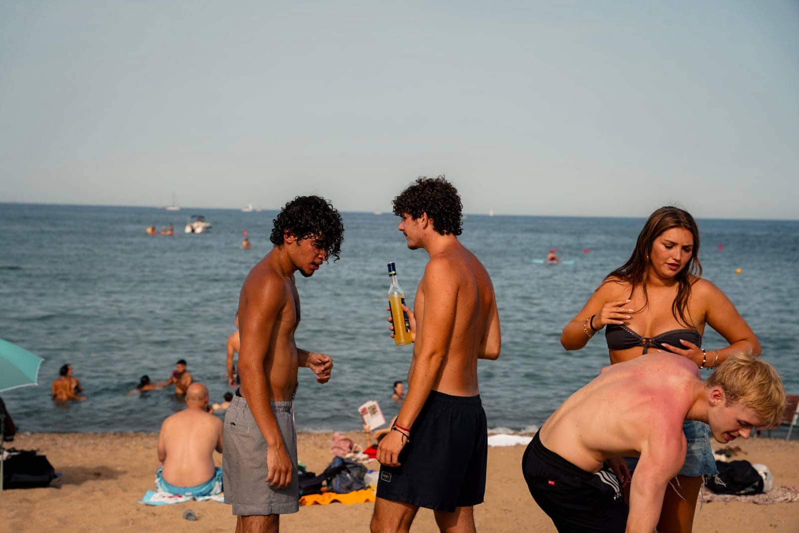 Barcelona Beach Meetup with Games, Sangria & VIP Club Pass - experience photo 4