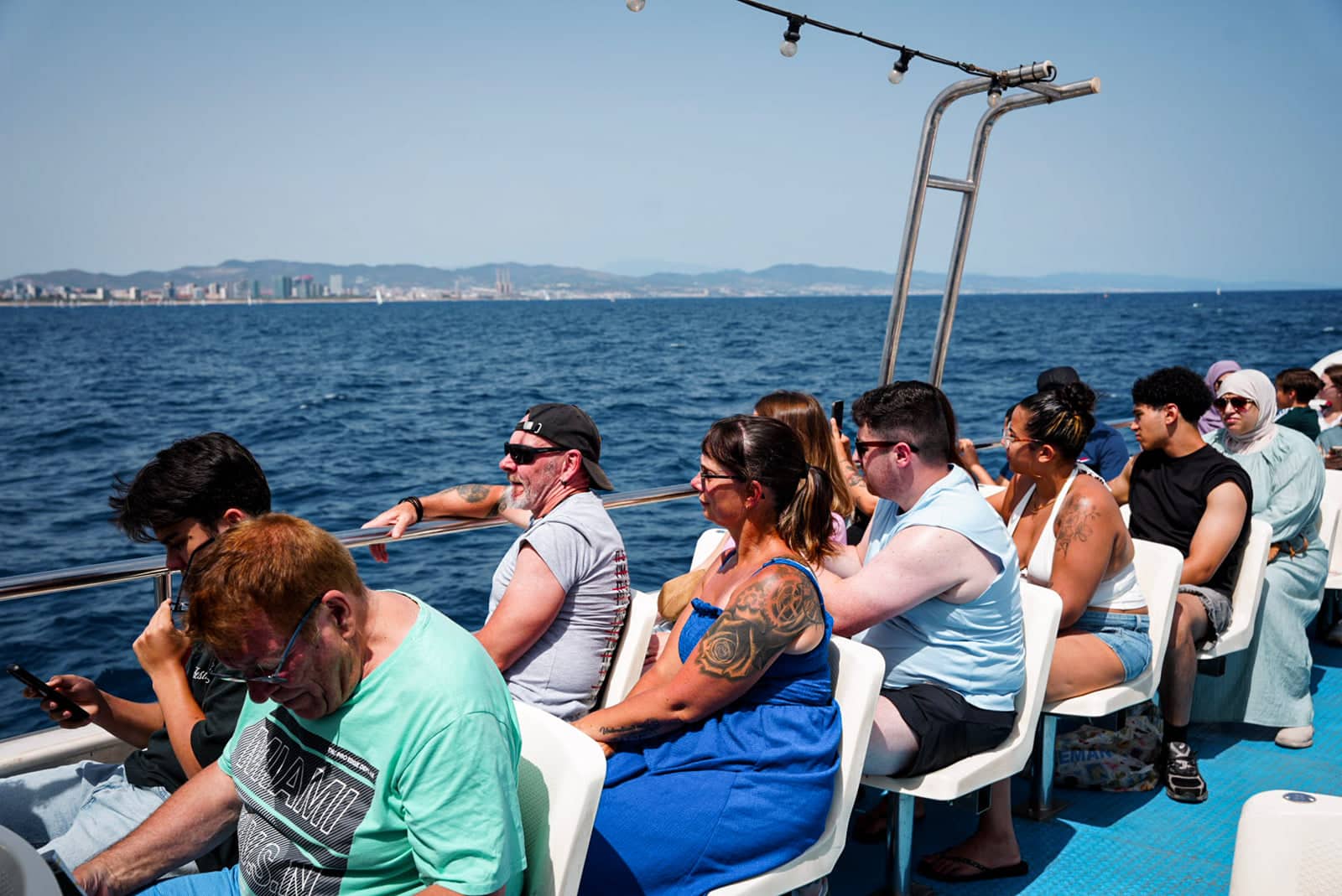 Barcelona Boat Cruise & Guide Walking Tour With Twist - experience photo 5