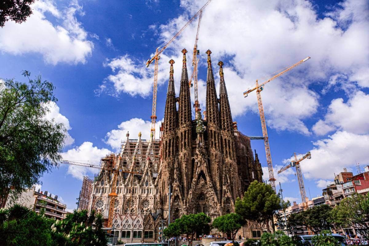 Sagrada Familia & Park Güell Guided Tour