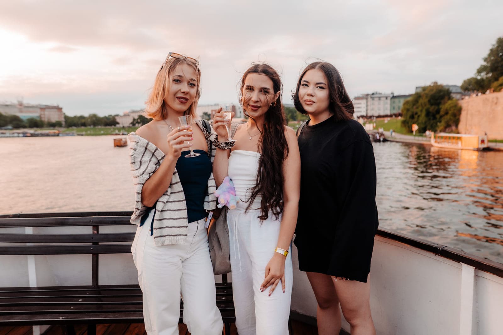 Barcelona Boat Party with Nightlife Package photo 9