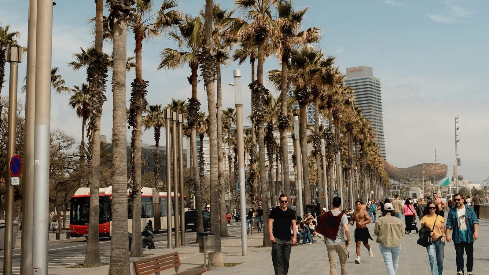 Barcelona Old City Walk with Sangria and Boat Cruise photo 7