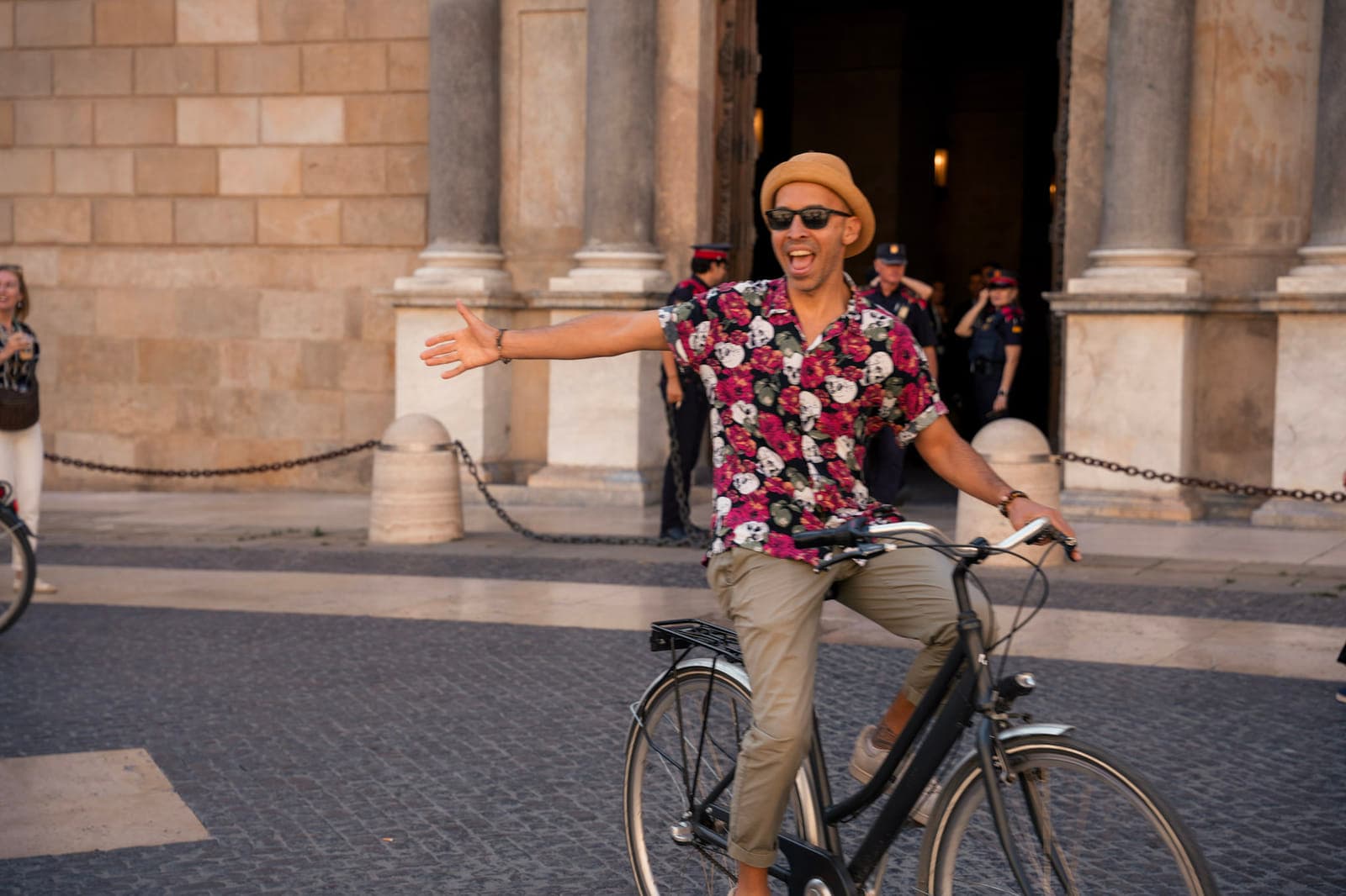 Barcelona Social Bike Tour with Tapas photo 5