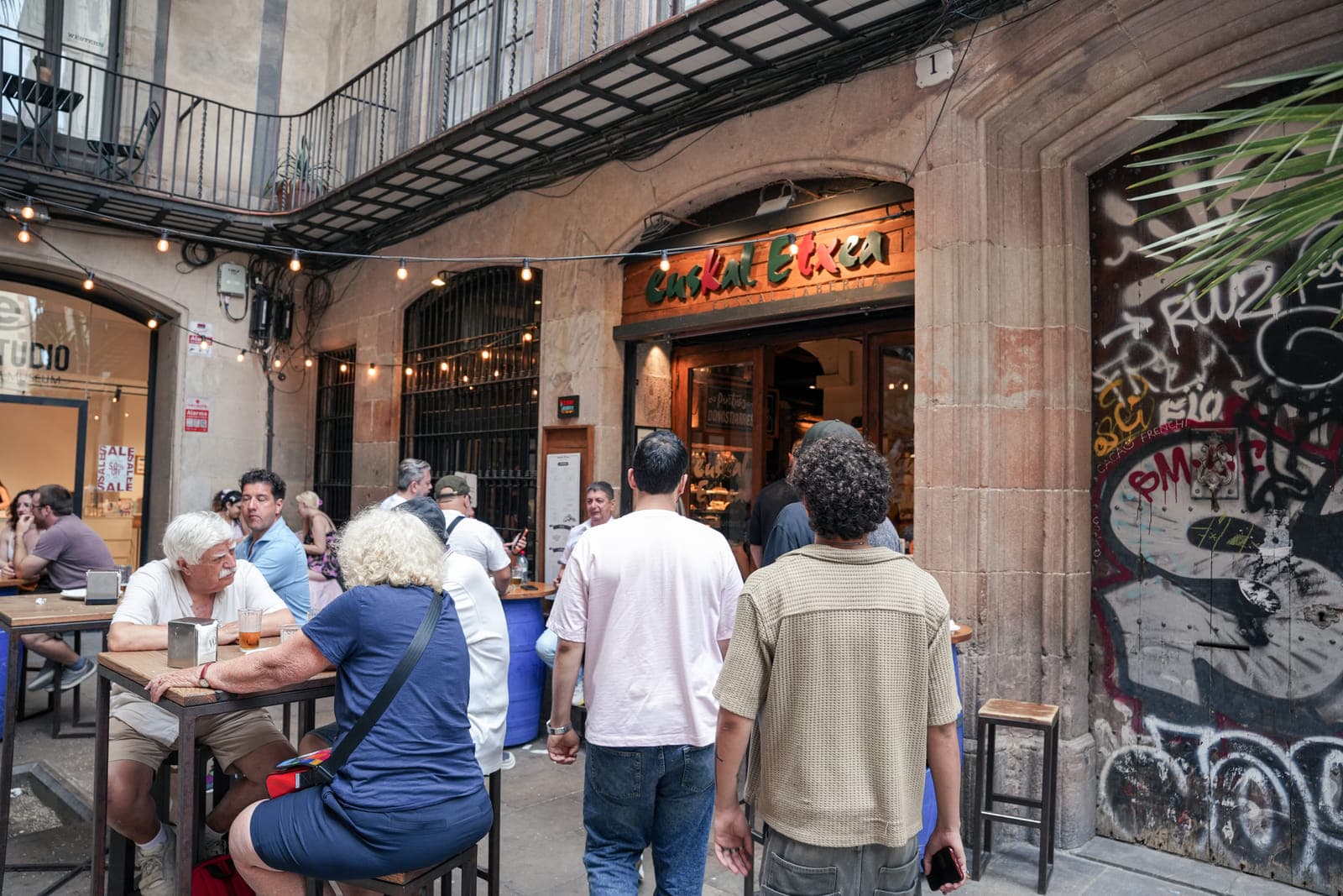 Barcelona Tipsy Food Tour with Paella and Sangria photo 5